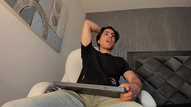 dylan cross  online show from September 2025 11:14:01 AM