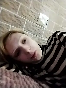 Snapshot of Ponka2011 chatting on November 2025 06:24:01 AM Ponka2011 online show from November 2025 06:24:01 AM