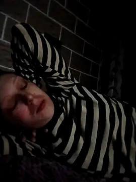 Snapshot of Ponka2011 chatting on November 2025 01:04:02 AM Ponka2011 online show from November 2025 01:04:02 AM