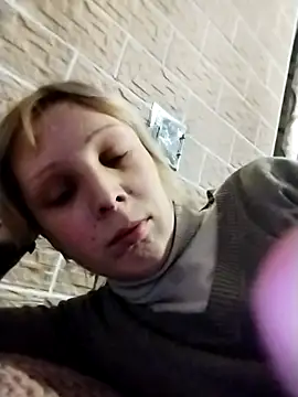 Snapshot of Ponka2011 chatting on December 2025 06:28:01 AM Ponka2011 online show from December 2025 06:28:01 AM