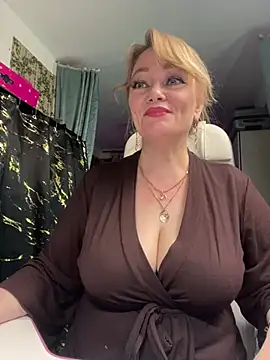 Snapshot of Sweet-blonde chatting on June 2026 10:01:01 PM Sweet-blonde online show from June 2026 10:01:01 PM