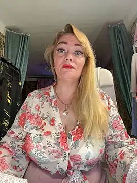 Snapshot of Sweet-blonde chatting on July 2026 10:03:01 PM Sweet-blonde online show from July 2026 10:03:01 PM