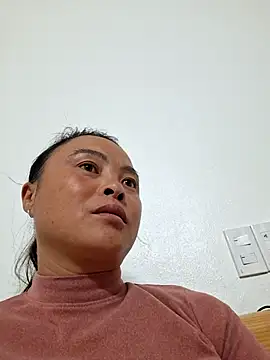 xuxulovezz online show from November 2025 12:05:02 PM