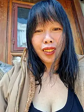 Snapshot of helenzz chatting on November 2025 03:28:01 AM helenzz online show from November 2025 03:28:01 AM