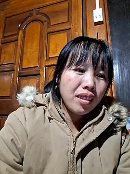 Snapshot of helenzz chatting on November 2025 11:32:02 AM helenzz online show from November 2025 11:32:02 AM