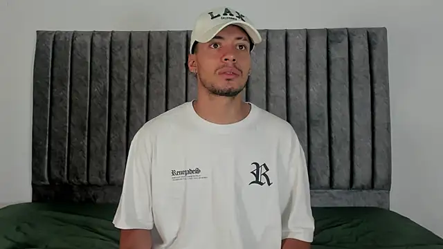 aroncooper1 online show from October 2025 11:40:01 AM