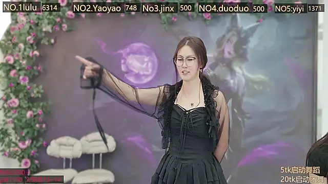 DogdogSM online show from November 2025 01:49:02 AM