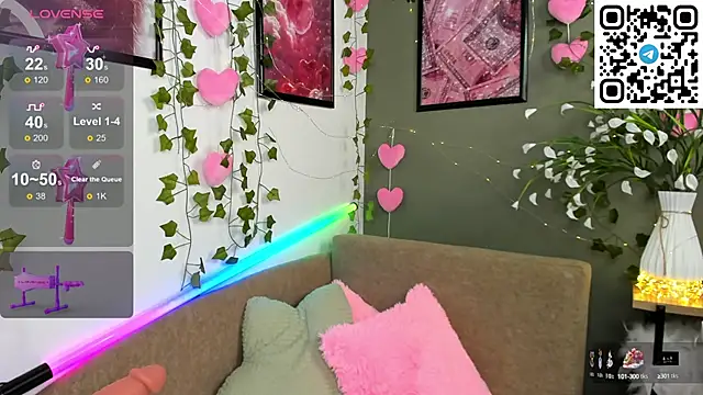 Snapshot of Selena_Lune chatting on October 2025 12:41:02 AM Selena Lune online show from October 2025 12:41:02 AM