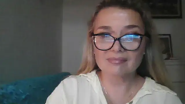 Snapshot of Myrienna chatting on September 2025 05:40:02 PM Myrienna online show from September 2025 05:40:02 PM