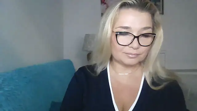 Snapshot of Myrienna chatting on September 2025 07:41:01 PM Myrienna online show from September 2025 07:41:01 PM