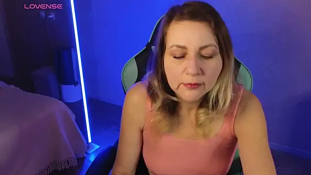 Snapshot of silvaraNoir chatting on October 2025 03:07:01 PM silvaraNoir online show from October 2025 03:07:01 PM