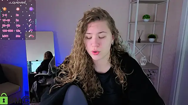 Snapshot of Elsie_Cutties chatting on December 2025 01:00:02 AM Elsie Cutties online show from December 2025 01:00:02 AM