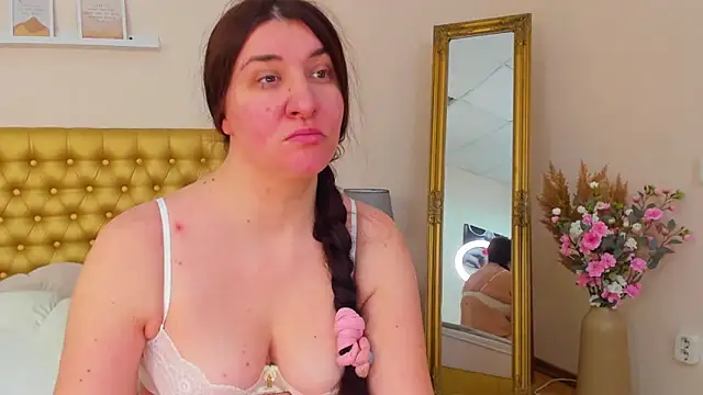 TrishaDarks online show from April 2026 05:05:01 AM