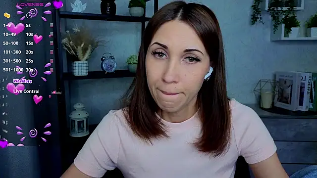 Snapshot of DreamVelour chatting on February 2026 06:39:01 PM DreamVelour online show from February 2026 06:39:01 PM