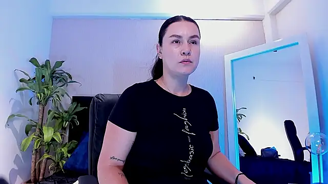 Iris Parkerr online show from December 2025 11:58:02 AM