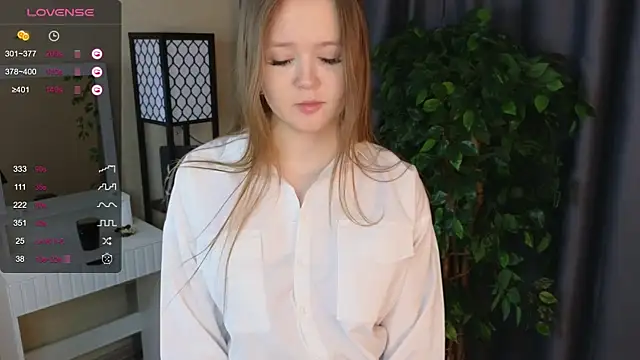 Snapshot of ElenoreReth chatting on February 2026 03:51:01 PM ElenoreReth online show from February 2026 03:51:01 PM