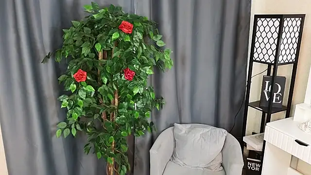 ElenoreReth online show from March 2026 05:44:01 AM