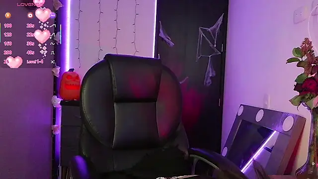 Snapshot of LesRose chatting on October 2025 06:43:01 PM LesRose online show from October 2025 06:43:01 PM