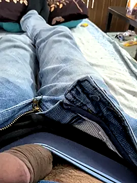 slaveboi9876 online show from December 2025 04:19:02 AM