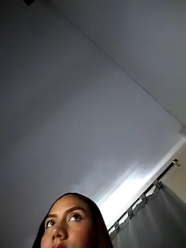 Mia-Reyes online show from October 2025 01:36:03 PM