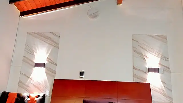 Charlotte-Smit online show from November 2025 06:41:01 PM