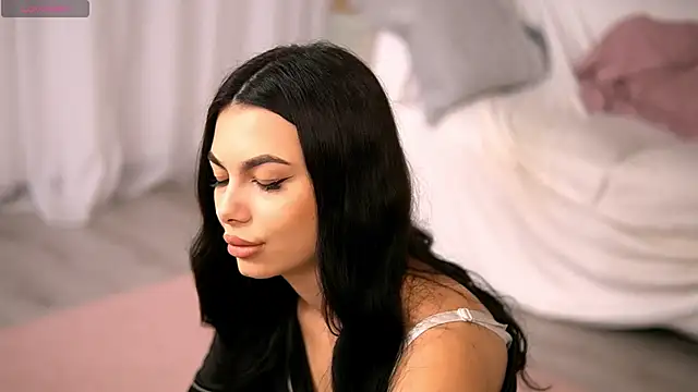 Snapshot of SierraVyx chatting on October 2025 04:43:01 AM SierraVyx online show from October 2025 04:43:01 AM