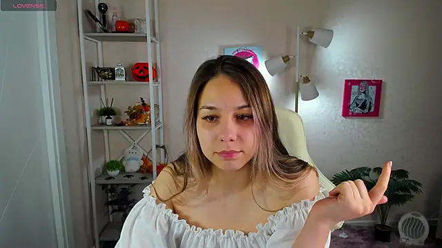 Al1ice Moures online show from November 2025 12:42:01 AM