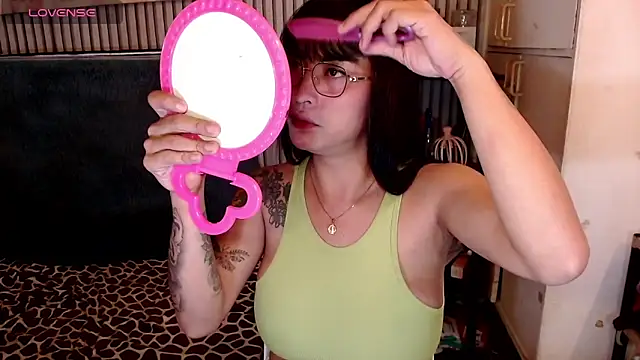 Snapshot of YourDreamTrans chatting on October 2025 03:51:01 AM YourDreamTrans online show from October 2025 03:51:01 AM