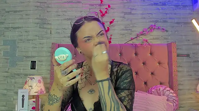 Snapshot of NaiaWhisper chatting on November 2025 02:22:01 PM NaiaWhisper online show from November 2025 02:22:01 PM