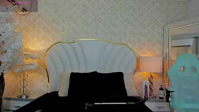 NaiaWhisper online show from February 2026 05:47:01 AM