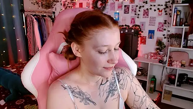 Ayla Hicks online show from December 2025 08:58:01 PM