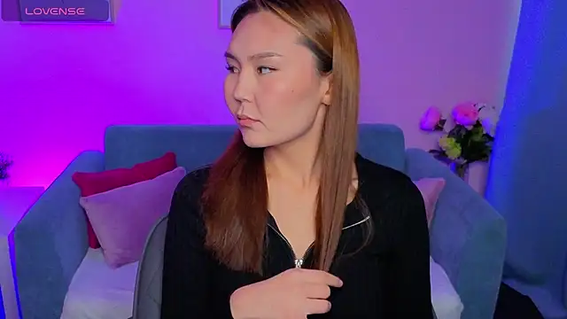 NelliBloomm online show from September 2025 03:17:01 PM