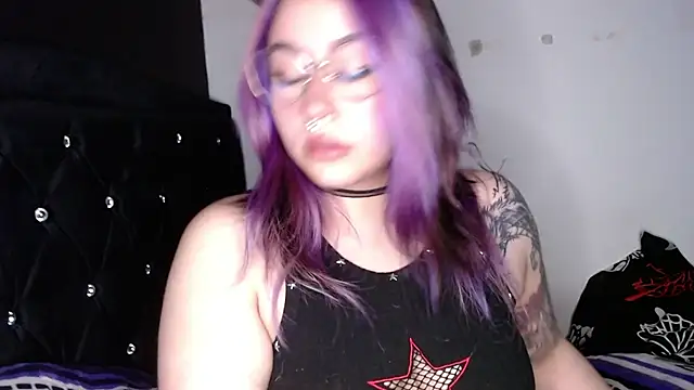 Snapshot of Iluromi chatting on November 2025 02:17:02 AM Iluromi online show from November 2025 02:17:02 AM