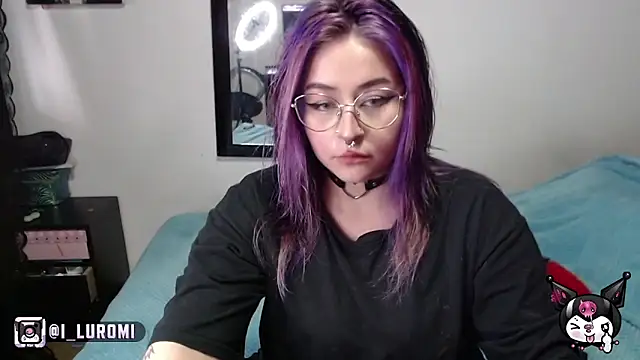 Snapshot of Iluromi chatting on November 2025 03:34:02 PM Iluromi online show from November 2025 03:34:02 PM