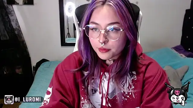 Snapshot of Iluromi chatting on November 2025 03:45:01 PM Iluromi online show from November 2025 03:45:01 PM