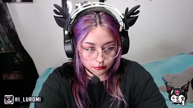 Snapshot of Iluromi chatting on November 2025 03:34:01 PM Iluromi online show from November 2025 03:34:01 PM