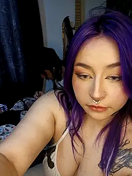 Snapshot of Iluromi chatting on November 2025 03:36:01 PM Iluromi online show from November 2025 03:36:01 PM