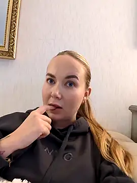 BarbieDolly x online show from November 2025 04:06:01 PM