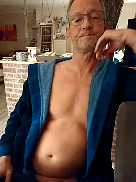 TommyTom76 online show from October 2025 06:32:01 PM