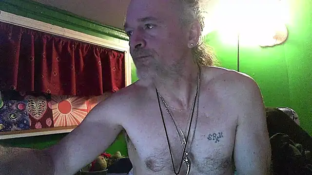 Snapshot of HippieDad333 chatting on February 2026 02:38:01 AM HippieDad333 online show from February 2026 02:38:01 AM