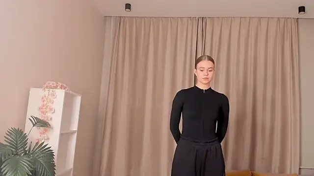 Snapshot of NgocChicas chatting on October 2025 04:22:01 PM NgocChicas online show from October 2025 04:22:01 PM