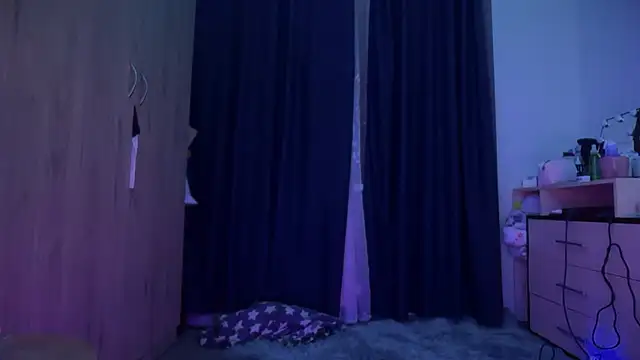 Snapshot of CandysRose chatting on October 2025 08:40:01 PM CandysRose online show from October 2025 08:40:01 PM