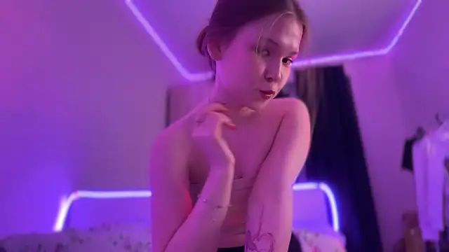 Snapshot of CandysRose chatting on October 2025 06:43:01 PM CandysRose online show from October 2025 06:43:01 PM