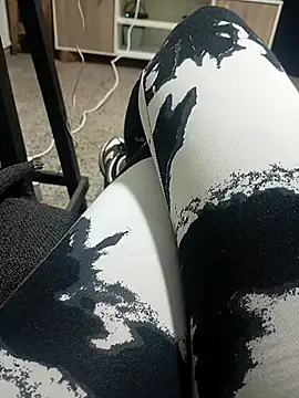 Snapshot of Valentino2325 chatting on October 2025 02:23:02 AM Valentino2325 online show from October 2025 02:23:02 AM