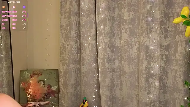 Snapshot of LunaraRada chatting on February 2026 06:06:02 PM LunaraRada online show from February 2026 06:06:02 PM