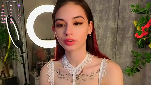 Snapshot of LunaraRada chatting on February 2026 07:19:02 PM LunaraRada online show from February 2026 07:19:02 PM