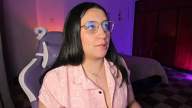 Snapshot of tellmemaddie chatting on May 2026 11:00:01 PM tellmemaddie online show from May 2026 11:00:01 PM