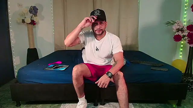 LucasGaeel online show from April 2026 12:49:02 AM