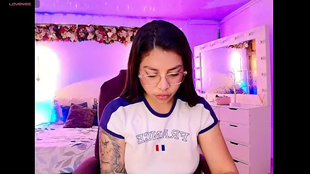 kloe28 online show from November 2025 03:50:02 AM