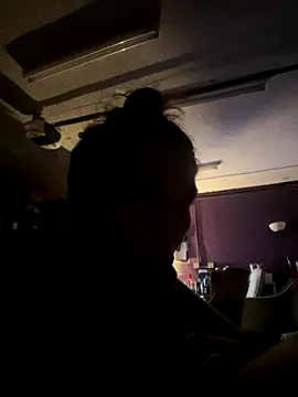 Snapshot of MeliSpice chatting on November 2025 05:10:02 AM MeliSpice online show from November 2025 05:10:02 AM